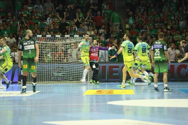 19.05.2018, xcsx, Handball EHF Cup Final 4, SC Magdeburg - Saint Raphael Var, emspor, v.l. Spieler Saiont Raphael jubeln nach Sieg im ersten Halbfinale Magdeburg