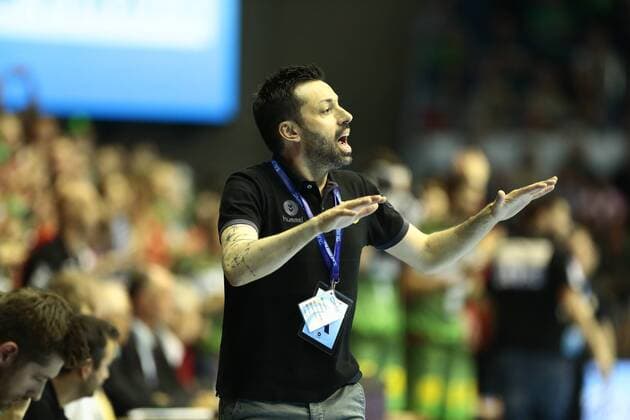 Saint Raphael Var vs SC Magdeburg. Joel da Silva (Saint Raphael, Trainer) gibt Anweisungen, gestikuliert mit den Armen, gesticulate, gives instructions Saint Raphael Var vs SC Magdeburg, Handball, Ottostadt Magdeburg EHF Cup Finals 2018, Saison 2017 2018, 19.05.2018 Magdeburg Copyright: xEibner-Pressefotox EP_taeger