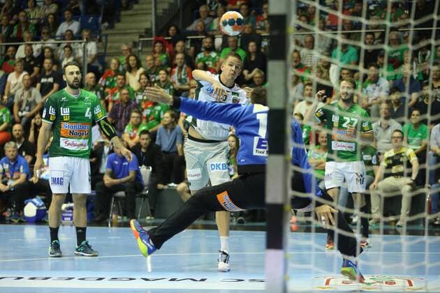 19.05.2018, xcsx, Handball EHF Cup Final 4, Frisch auf Goeppingen - Fuechse Berlin, emspor, v.l. Bjarki Eliasson (Füchse Berlin) trifft gegen Primosz Prost (Frisch Auf! Göppingen) Magdeburg