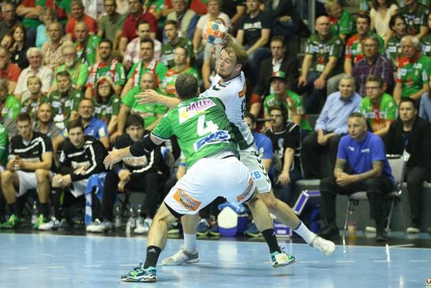 19.05.2018, xcsx, Handball EHF Cup Final 4, Frisch auf Goeppingen - Fuechse Berlin, emspor, v.l. Tim Kneule (Frisch Auf! Göppingen) gegen Paul Drux (Füchse Berlin), Zweikampf, battle for the ball Magdeburg