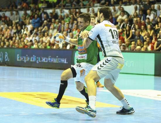 Frisch Auf Göppingen vs Füchse Berlin. vl Allan Damgaard (Göppingen, 7), Jakov Gojun (Berlin, 10) Zweikampf, Duell, Kampf, tackle Frisch Auf Göppingen vs Füchse Berlin, Ottostadt Magdeburg EHF Cup Finals 2018, Saison 2017 2018, 19.05.2018 Magdeburg Copyright: xEibner-Pressefotox EP_taeger