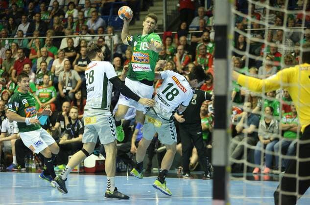19.05.2018, xcsx, Handball EHF Cup Final 4, Frisch auf Goeppingen - Fuechse Berlin, emspor, v.l. Erik Schmidt (Füchse Berlin), Sebastian Heymann (Frisch Auf! Göppingen), Hans Lindberg (Füchse Berlin), Zweikampf, battle for the ball Magdeburg