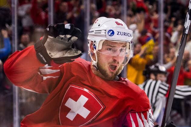 180519 Schweiz Tristan Scherwey jublar efter sitt 0-1 mal under semifinalen i ishockey-VM mellan Kanada och Schweiz den 19 maj 2018 i Köpenhamn. Copyright: PETTERxARVIDSON BB180519PA132