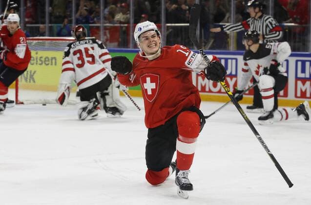 Ice hockey Eishockey - IIHF WC, CAN vs SUI COPENHAGEN,DENMARK,19.MAY.18 - ICE HOCKEY - IIHF World Championships, semifinal, Canada vs Switzerland. Image shows the rejoicing of Gregory Hofmann (SUI). GEPAxpictures xAndreasxPranter