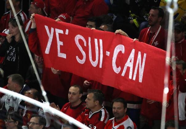 Bilder des Tages - SPORT Ice hockey Eishockey - IIHF WC, CAN vs SUI COPENHAGEN,DENMARK,19.MAY.18 - ICE HOCKEY - IIHF World Championships, semifinal, Canada vs Switzerland. Image shows fans. GEPAxpictures xAndreasxPranter