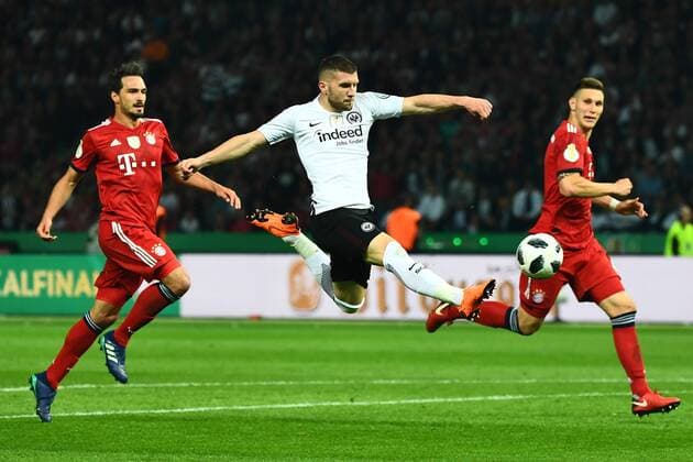 Themen der Woche - SPORT KW20 Bilder des Tages - SPORT 19.05.2018, xjhx, DFB Pokalfinale Herren, Eintracht Frankfurt - FC Bayern Muenchen, emspor v.l. Goal scored, Tor zum 1:2 durch Ante Rebic (SGE - Eintracht Frankfurt) Berlin *** 19 05 2018 xjhx DFB Cup final Men Eintracht Frankfurt Bayern Munich emspor v l Goal scored Goal scored for 1 2 by Ante Rebic SGE Eintracht Frankfurt Berlin