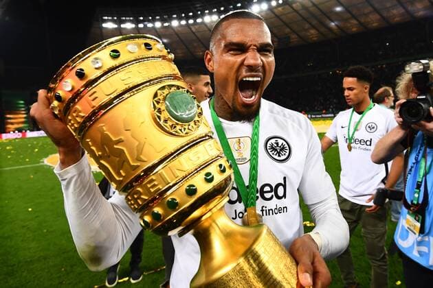 Themen der Woche - SPORT KW20 Bilder des Tages - SPORT 19.05.2018, xjhx, DFB Pokalfinale Herren, Eintracht Frankfurt - FC Bayern Muenchen, emspor v.l. Eintracht Frankfurt Spieler feiern den Sieg Feier Jubel jubeln Kevin-Prince Boateng (SGE - Eintracht Frankfurt) Berlin *** 19 05 2018 xjhx DFB Cup Final Men Eintracht Frankfurt FC Bayern Munich emspor v l Eintracht Frankfurt Players celebrate the victory Celebration Cheers cheer Kevin Prince Boateng SGE Eintracht Frankfurt Berlin