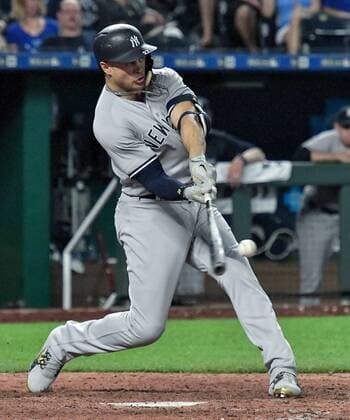 Bilder des Tages - SPORT May 19, 2018 - Kansas City, MO, USA - New York Yankees Giancarlo Stanton connects on a solo home run in the ninth inning during Saturday s baseball game against the Kansas City Royals on May 19, 2018, at Kauffman Stadium in Kansas City, Mo. Royals vs Yankees - ZUMAm67_ 20180519_zaf_m67_035 Copyright: xJohnxSleezerx