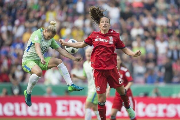Kopfballduell zwischen Isabel Kerschowski (VfL Wolfsburg, 27) und Melanie Leupolz (FC Bayern, 8) VfL Wolfsburg - FC Bayern Muenchen, DFB-Pokalfinale Koeln Copyright: xRoskaritzx Eibner-Pressefotox EP_kess_rrz