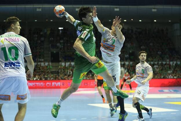 20.05.2018, xcsx, Handball EHF Cup Final 4, Handball EHF Cup Final 4, Spiel um Platz 3, SC Magdeburg - Frisch auf Göppingen, emspor, v.l. Nemanja Zelenovic (SC Magdeburg) beim Wurf, Allan Damgaard Espensen (Frisch Auf! Göppingen) beim Block Magdeburg