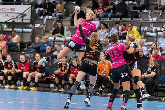 Shenia Minevskaja (TusSies Metzingen 13), Tamara Haggerty (HSG Bad Wildungen Vipers 05), HSG Bad Wildungen Vipers gegen TuS Metzingen, Handball, OLYMP Final4, HBF, Handball Pokalfinale, Spiel um Platz 3, 1. Bundesliga, Frauen, 20.05.2018, HSG Bad Wildungen Vipers gegen TuS Metzingen, Handball, OLYMP Final4, HBF, Handball Pokalfinale, Spiel um Platz 3, 1. Bundesliga, Frauen, 20.05.2018 Stuttgart Copyright: xFrankx Eibner-Pressefotox EP_wfk