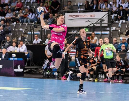 Katharina Beddies (TusSies Metzingen 66), Sabine Heusdens (HSG Bad Wildungen Vipers 04, HSG Bad Wildungen Vipers gegen TuS Metzingen, Handball, OLYMP Final4, HBF, Handball Pokalfinale, Spiel um Platz 3, 1. Bundesliga, Frauen, 20.05.2018, HSG Bad Wildungen Vipers gegen TuS Metzingen, Handball, OLYMP Final4, HBF, Handball Pokalfinale, Spiel um Platz 3, 1. Bundesliga, Frauen, 20.05.2018 Stuttgart Copyright: xFrankx Eibner-Pressefotox EP_wfk