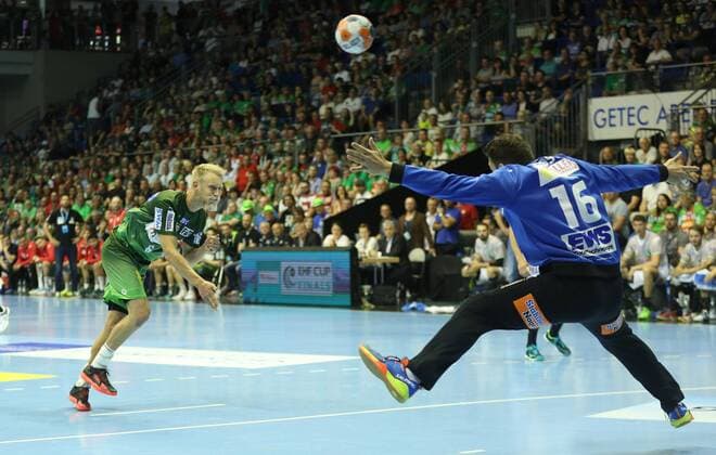 20.05.2018, xcsx, Handball EHF Cup Final 4, Handball EHF Cup Final 4, Spiel um Platz 3, SC Magdeburg - Frisch auf Göppingen, emspor, v.l. Matthias Musche (SC Magdeburg), Strafwurf gegen Primosz Prost (Frisch Auf! Göppingen) Magdeburg