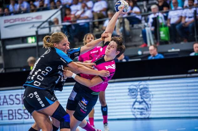 SG BBM Bietigheim - TuS Metzingen Anna LOERPER ( 19 SG BBM Bietigheim) Mille HUNDAHL ( 18 SG BBM BIETIGHEIM) Ina GROSSMANN ( 21 TuS Metzingen) beim Spiel des OLYMP FINAL4, SG BBM Bietigheim - TuS Metzingen. Stuttgart. 19.05.18 Handball OLYMP Final4 , Stuttgart Baden Wuerttemberg Deutschland Porsche Arena