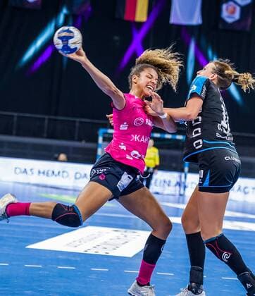 SG BBM Bietigheim - TuS Metzingen Delaila AMEGA ( 5 TuS Metzingen) Cecilie WOLLER ( 10 SG BBM BIETIGHEIM) beim Spiel des OLYMP FINAL4, SG BBM Bietigheim - TuS Metzingen. Stuttgart. 19.05.18 Handball OLYMP Final4 , Stuttgart Baden Wuerttemberg Deutschland Porsche Arena