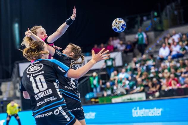 SG BBM Bietigheim - TuS Metzingen Jana SCHEIB ( 20 SG BBM BIETIGHEIM) Maren WEIGEL ( 22 TuS Metzingen) beim Spiel des OLYMP FINAL4, SG BBM Bietigheim - TuS Metzingen. Stuttgart. 19.05.18 Handball OLYMP Final4 , Stuttgart Baden Wuerttemberg Deutschland Porsche Arena