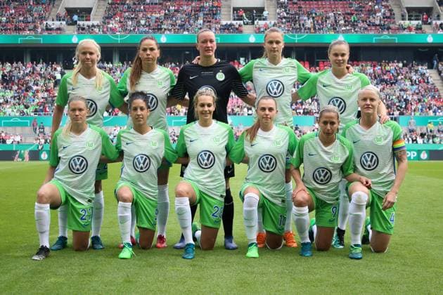 Teamfoto VfL Wolfsburg Frauen im DfB Pokalfinale 2018, oben.v.l.n.r Pernille Harder, Sara Bjoerk Gunnarsdottir, Almuth Schult, Caroline Hansen, Ewa Pajor unten v.l.n.r Lara Dickenmann, Claudia Teresa Pires Neto, Lena Goessling, Noelle Maritz, Anna Blaesse, Nilla Fischer, Fussball - DFB-Pokal Frauen Finale - VfL Wolfsburg vs. FC Bayern Muenchen, Koeln , 19.05.2018 , Fussball - DFB-Pokal Frauen Finale - VfL Wolfsburg vs. FC Bayern Muenchen Koeln Copyright: xMarkxBohla xEibner-Pressefotox EP_bohla