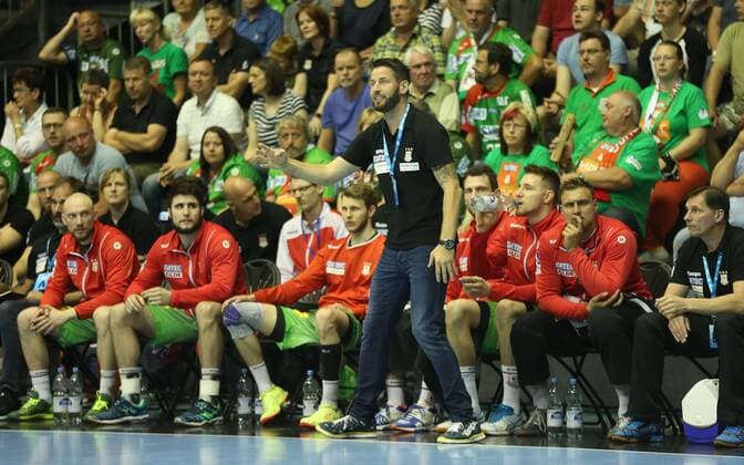 20.05.2018, xcsx, Handball EHF Cup Final 4, Handball EHF Cup Final 4, Spiel um Platz 3, SC Magdeburg - Frisch auf Göppingen, emspor, v.l. Bennet Wiegert (SC Magdeburg), gibt Anweisungen ans Team Magdeburg