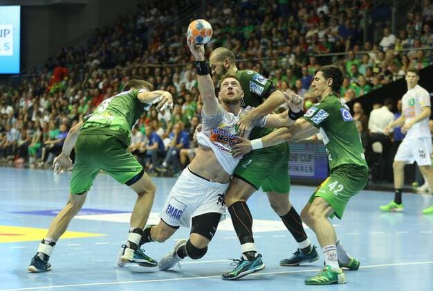 Bilder des Tages - SPORT 20.05.2018, xcsx, Handball EHF Cup Final 4, Handball EHF Cup Final 4, Spiel um Platz 3, SC Magdeburg - Frisch auf Göppingen, emspor, v.l. Piotr Chrapkowski (SC Magdeburg), Jacob Bagersted (Frisch Auf! Göppingen), Zeljko Musa (SC Magdeburg), Zweikampf, battle for the ball Magdeburg