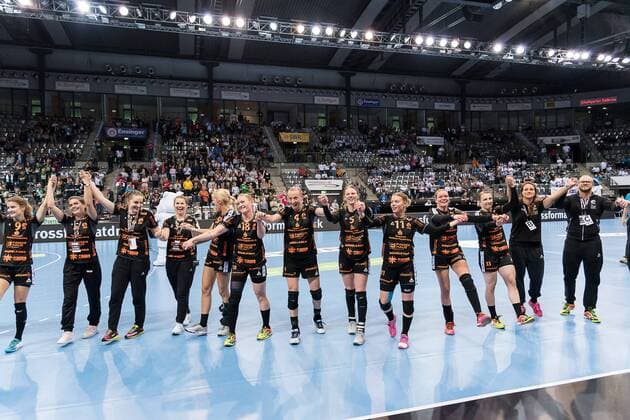 Bad Wildung bedankt sich bei den Fans, HSG Bad Wildungen Vipers gegen TuS Metzingen, Handball, OLYMP Final4, HBF, Handball Pokalfinale, Spiel um Platz 3, 1. Bundesliga, Frauen, 20.05.2018, HSG Bad Wildungen Vipers gegen TuS Metzingen, Handball, OLYMP Final4, HBF, Handball Pokalfinale, Spiel um Platz 3, 1. Bundesliga, Frauen, 20.05.2018 Stuttgart Copyright: xFrankx Eibner-Pressefotox EP_wfk