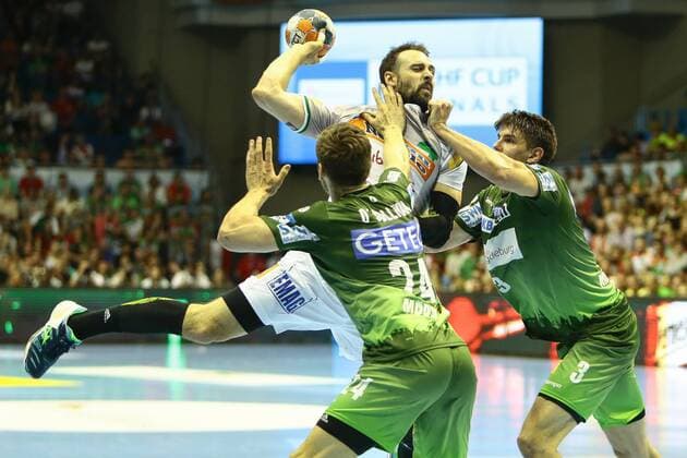 SC Magdeburg vs Frisch Auf Göppingen. vl Christian O Sullivan (Magdeburg, 24), Tim Kneule (Göppingen, 4), Piotr Chrapkowski (Magdeburg, 3) Zweikampf, Duell, Kampf, tackle SC Magdeburg vs Frisch Auf Göppingen, Handball, Ottostadt Magdeburg EHF Cup Finals 2018, Saison 2017 2018, 20.05.2018 Magdeburg Copyright: xTaegerx Eibner-Pressefotox EP_Taeger