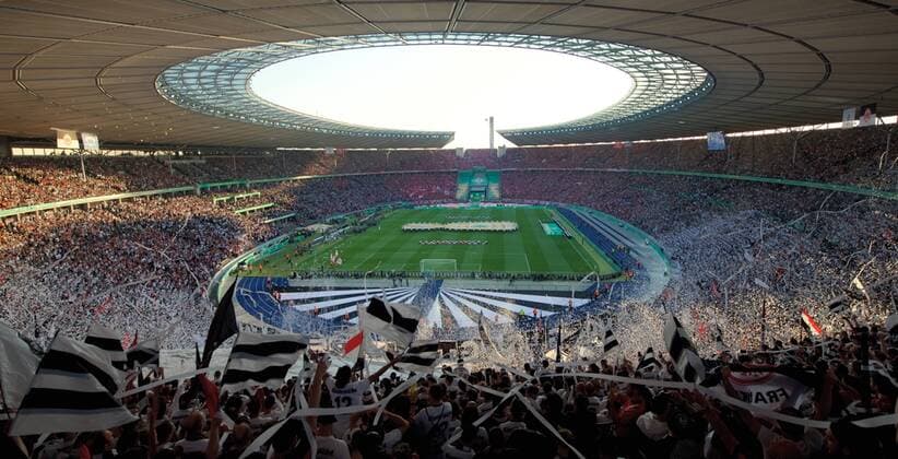 Fußball, DFB-Pokalfinale 2017 2018, FC Bayern München - Eintracht Frankfurt Fussball Berlin Olympiastadion 19.05.2018 DFB Pokalfinale FC Bayern Muenchen geg Eintracht Frankfurt 1 : 3 FANBLOCK Totale Übersicht aus dem FANBLOCK Eintracht Frankfurt
