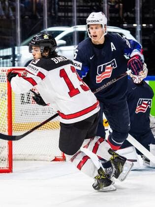 Eishockey WM, USA- Kanada 180520 Kanadas Matt Barzal och USA:s Connor Murphy under bronsmatchen i ishockey-VM mellan USA och Kanada den 20 maj 2018 i Köpenhamn. Copyright: PETTERxARVIDSON BB180520PA030