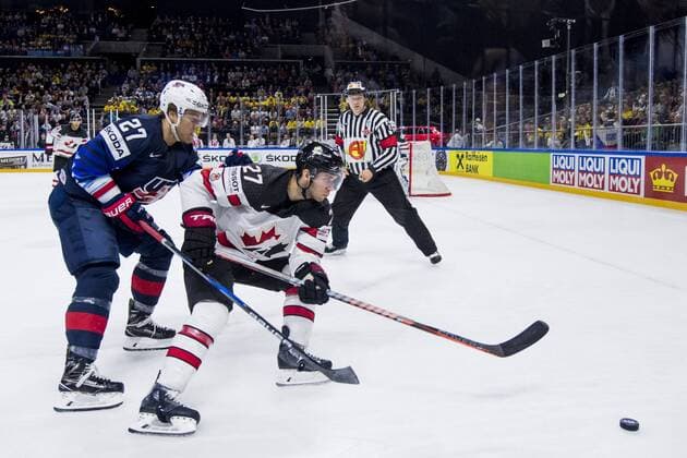 180520 USA:s Anders Lee och Kanadas Ryan Murray under bronsmatchen i ishockey-VM mellan USA och Kanada den 20 maj 2018 i Köpenhamn. Copyright: LUDVIGxTHUNMAN BB180520LT025