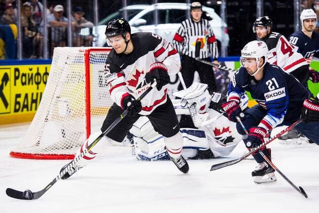 Eishockey WM, USA- Kanada 180520 Kanadas Colton Parayko och USA:s Dylan Larkin under bronsmatchen i ishockey-VM mellan USA och Kanada den 20 maj 2018 i Köpenhamn. Copyright: PETTERxARVIDSON BB180520PA044