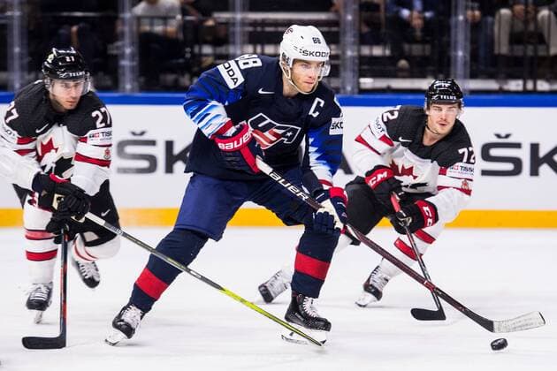Eishockey WM, USA- Kanada 180520 USA:s Patrick Kane mot Kanadas Ryan Murray och Anthony Beauvillier under bronsmatchen i ishockey-VM mellan USA och Kanada den 20 maj 2018 i Köpenhamn. Copyright: PETTERxARVIDSON BB180520PA048