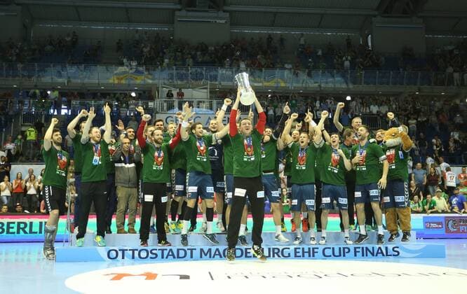 20.05.2018, xcsx, Handball EHF Cup Final 4, Handball EHF Cup Final 4, Finale, Saint-Raphael Var Handball - Füchse Berlin, emspor, v.l. Füchse Berlin celebrate their Victory, Pokal, Trophy Magdeburg