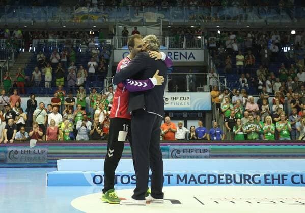 20.05.2018, xcsx, Handball EHF Cup Final 4, Handball EHF Cup Final 4, Finale, Saint-Raphael Var Handball - Füchse Berlin, emspor, v.l. Petr Stochl (Füchse Berlin) gets the Trophy for the best goalkeeper in turnament Magdeburg