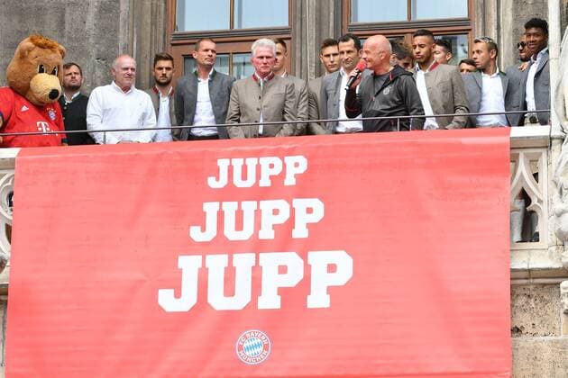 Bilder des Tages - SPORT Muenchen, Deutschland 20.05.2018, 1. Bundesliga, FC Bayern Muenchen Meisterfeier am Marienplatz, Trainer Jupp Heynckes (FCB) wird geehrt ( DeFodi527