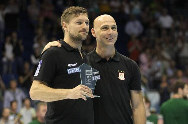 20.05.2018, xcsx, Handball EHF Cup Final 4, Handball EHF Cup Final 4, Finale, Saint-Raphael Var Handball - Füchse Berlin, emspor, v.l. Marko Bezjak (SC Magdeburg) gets the trophy for the MVP Magdeburg