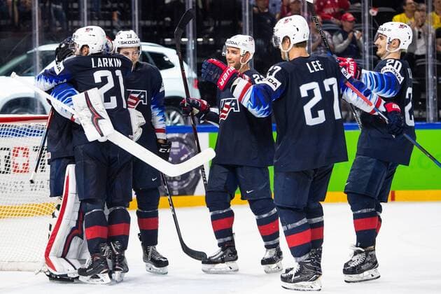 180520 USA:s spelare jublar efter vinsten i bronsmatchen i ishockey-VM mellan USA och Kanada den 20 maj 2018 i Köpenhamn. Copyright: PETTERxARVIDSON BB180520PA060