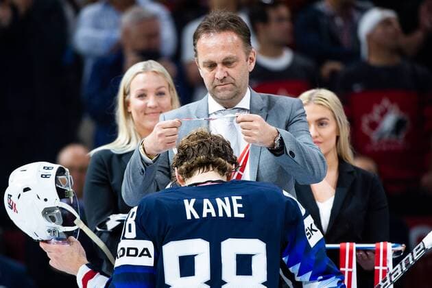 Eishockey WM, USA- Kanada 180520 USA:s Patrick Kane tar emot sin medalj efter bronsmatchen i ishockey-VM mellan USA och Kanada den 20 maj 2018 i Köpenhamn. Copyright: LUDVIGxTHUNMAN BB180520LT053