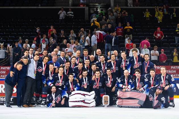 Eishockey WM, USA- Kanada 180520 USA:s lag poserar för en lagbild efter vinsten i bronsmatchen i ishockey-VM mellan USA och Kanada den 20 maj 2018 i Köpenhamn. Copyright: LUDVIGxTHUNMAN BB180520LT055