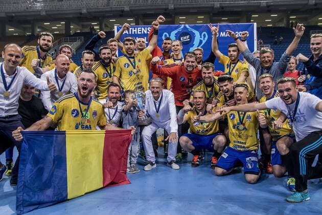 (180521) -- ATHENS, May 21, 2018 -- AHC Potaissa Turda s players celebrate with the trophy after the EHF Men s Challenge Cup Finals between A.E.K. Athens and AHC Potaissa Turda in Athens, Greece, May 20, 2018. ) (SP)GREECE-ATHENS-HANDBALL-MEN S CHALLENGE CUP-FINALS PanagiotisxMoschandreou 