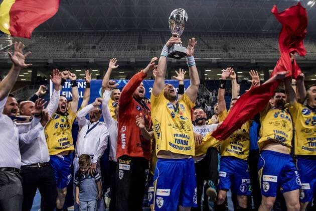 (180521) -- ATHENS, May 21, 2018 -- AHC Potaissa Turda s players celebrate with the trophy after the EHF Men s Challenge Cup Finals between A.E.K. Athens and AHC Potaissa Turda in Athens, Greece, May 20, 2018. ) (SP)GREECE-ATHENS-HANDBALL-MEN S CHALLENGE CUP-FINALS PanagiotisxMoschandreou 