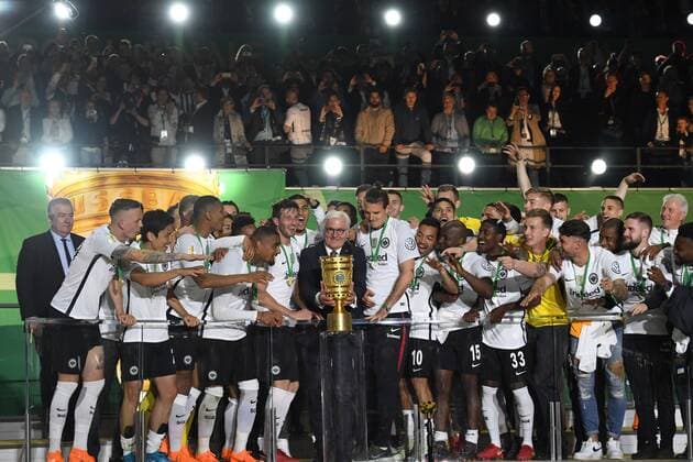 Fussball, Herren Saison 2017 2018, DFB Pokalfinale 19.05.2018, OLympiastadion Berlin , Pokalsieger feier Eintracht Frankfurt ,Frank-Walter Steinmeier, Bundespräsident , Mannschaft Eintracht Frankfurt