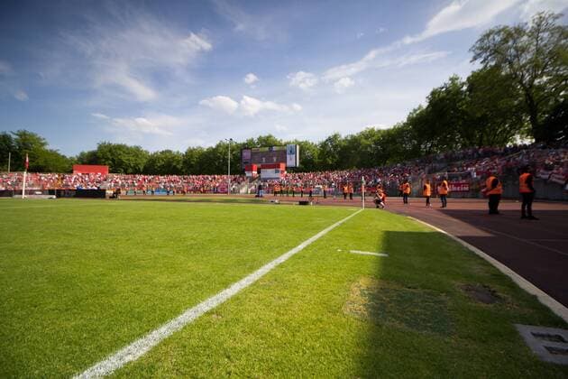 Fußball, Stadiongeschichte Rot-Weiß Oberhausen Fußball Niederrheinpokal - Finale SC Rot-Weiß Oberhausen - Rot-Weiss Essen am 21.05.2018 im Niederrheinstadion in Oberhausen Gästekurve Niederrheinstadion