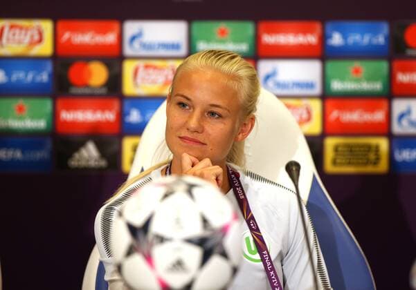 Lyon vs Wolfsburg, Finale CL Frauen, Vorberichte Kiew, Ukraine, 23.05.2018, FUßBALL - Olympique Lyon vs VfL Wolfsburg, Finale UEFA Frauen Champions League, Saison 2017-18. Pernille Harder (VfL Wolfsburg) während der Pressekonferenz. Kiew