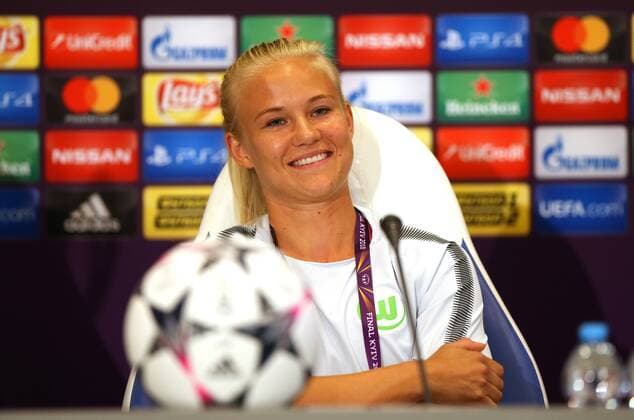 Lyon vs Wolfsburg, Finale CL Frauen, Vorberichte Kiew, Ukraine, 23.05.2018, FUßBALL - Olympique Lyon vs VfL Wolfsburg, Finale UEFA Frauen Champions League, Saison 2017-18. Pernille Harder (VfL Wolfsburg) während der Pressekonferenz. Kiew
