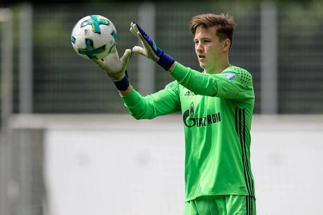 Bayer 04 Leverkusen vs FC Schalke 04, Meisterschaftsspiel U17 U 17 Bundesliga West, 24.05.2018 Torwart Yannic Lenze (Schalke 04) beim Meisterschaftsspiel der U17 von Bayer Leverkusen und dem FC Schalke 04 am 24.05.2018, , Leverkusen NRW Deutschland Ulrich-Haberland Stadion
