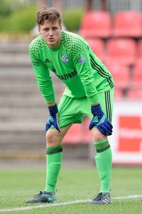 Bayer 04 Leverkusen vs FC Schalke 04, Meisterschaftsspiel U17 U 17 Bundesliga West, 24.05.2018 Torwart Yannic Lenze (Schalke 04) beim Meisterschaftsspiel der U17 von Bayer Leverkusen und dem FC Schalke 04 am 24.05.2018, , Leverkusen NRW Deutschland Ulrich-Haberland Stadion