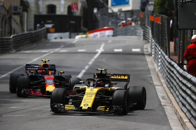 Motorsports: FIA Formula One World Championship WM Weltmeisterschaft 2018, Grand Prix of Monaco, 55 Carlos Sainz jr. (ESP, Renault Formula One Team), 33 Max Verstappen (NLD, Aston Martin Red Bull Racing), Monte Carlo Monaco