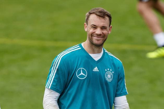 Themen der Woche - SPORT KW21 Bilder des Tages - SPORT Eppan, Italy, 24.05.2018, DFB Trainingslager Nationalmannschaft, Torwart Manuel Neuer (GER) lacht ( DeFodi507