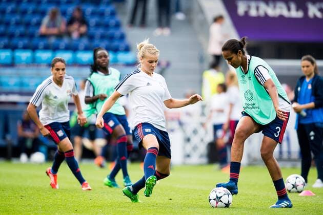 180524 Ada Hegerberg and Wendie Renard of Lyon ahead of the UEFA Women s Champions League final between VfL Wolfsburg and Olympique Lyonnais on May 24, 2018 in Kyiv. Photo: Vegard Wivestad Grott BILDBYRAN kod VG 170174 Copyright: VEGARDxWIVESTADxGRoTT BB180524BB013