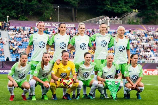180524 Players of Wolfsburg pose for a team photo ahead of the UEFA Women s Champions League final between VfL Wolfsburg and Olympique Lyonnais on May 24, 2018 in Kyiv. Photo: Vegard Wivestad Grott BILDBYRAN kod VG 170174 Copyright: VEGARDxWIVESTADxGRoTT BB180524BB015