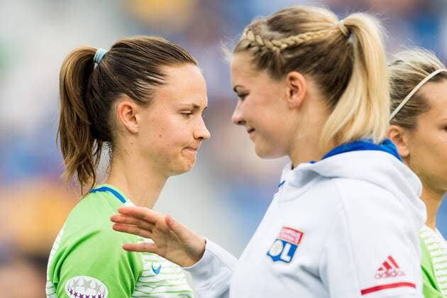 180524 Caroline Graham Hansen of Wolfsburg and Ada Hegerberg of Lyon ahead of the UEFA Women s Champions League final between VfL Wolfsburg and Olympique Lyonnais on May 24, 2018 in Kyiv. Photo: Vegard Wivestad Grott BILDBYRAN kod VG 170174 Copyright: VEGARDxWIVESTADxGRoTT BB180524BB016